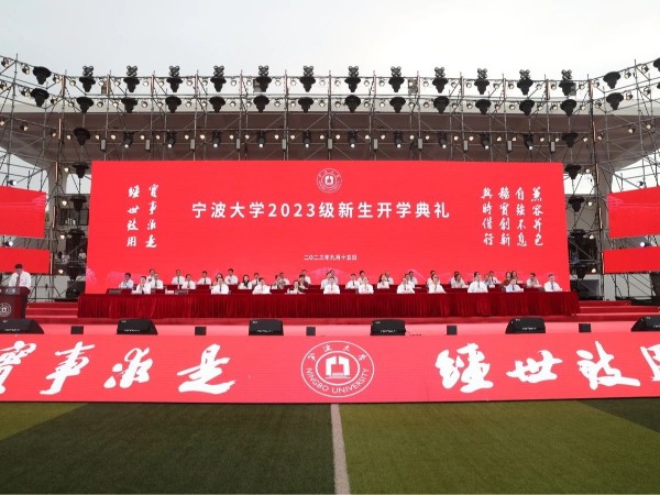 寧大新生開(kāi)學(xué)典禮暨迎新晚會(huì)舞臺(tái)雷亞架租賃成功案例