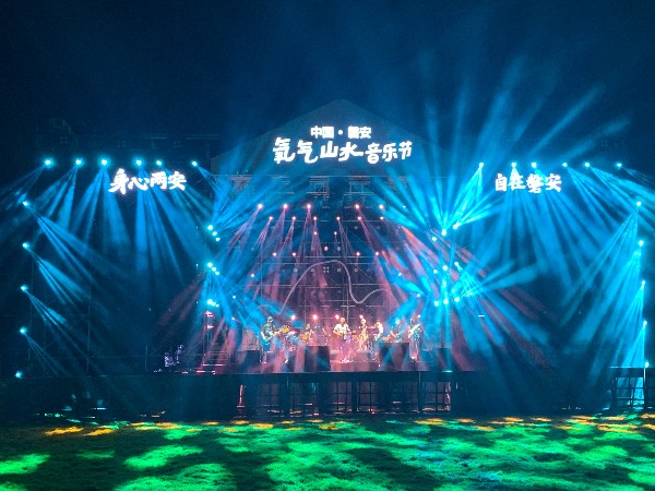氧氣山水音樂節(jié)舞臺(tái)雷亞架租賃案例